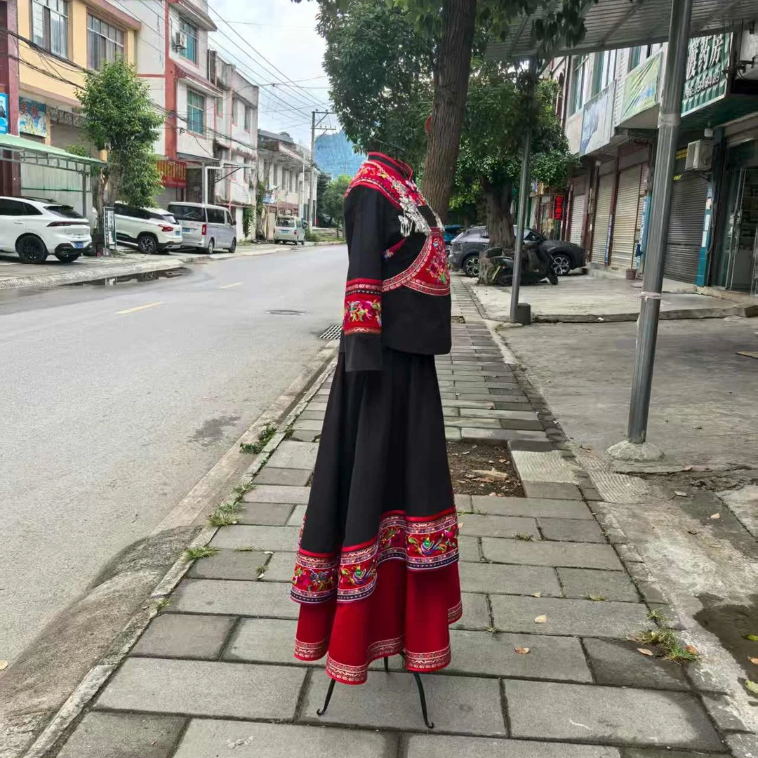 民族风布依族壮族刺绣服装日常婚服 舞蹈演出服。