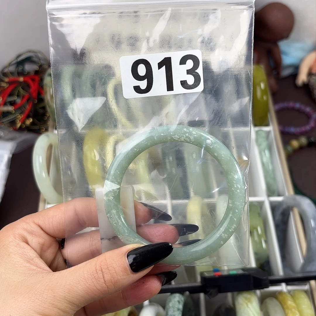 蛇纹石玉手镯未镶嵌栗***?