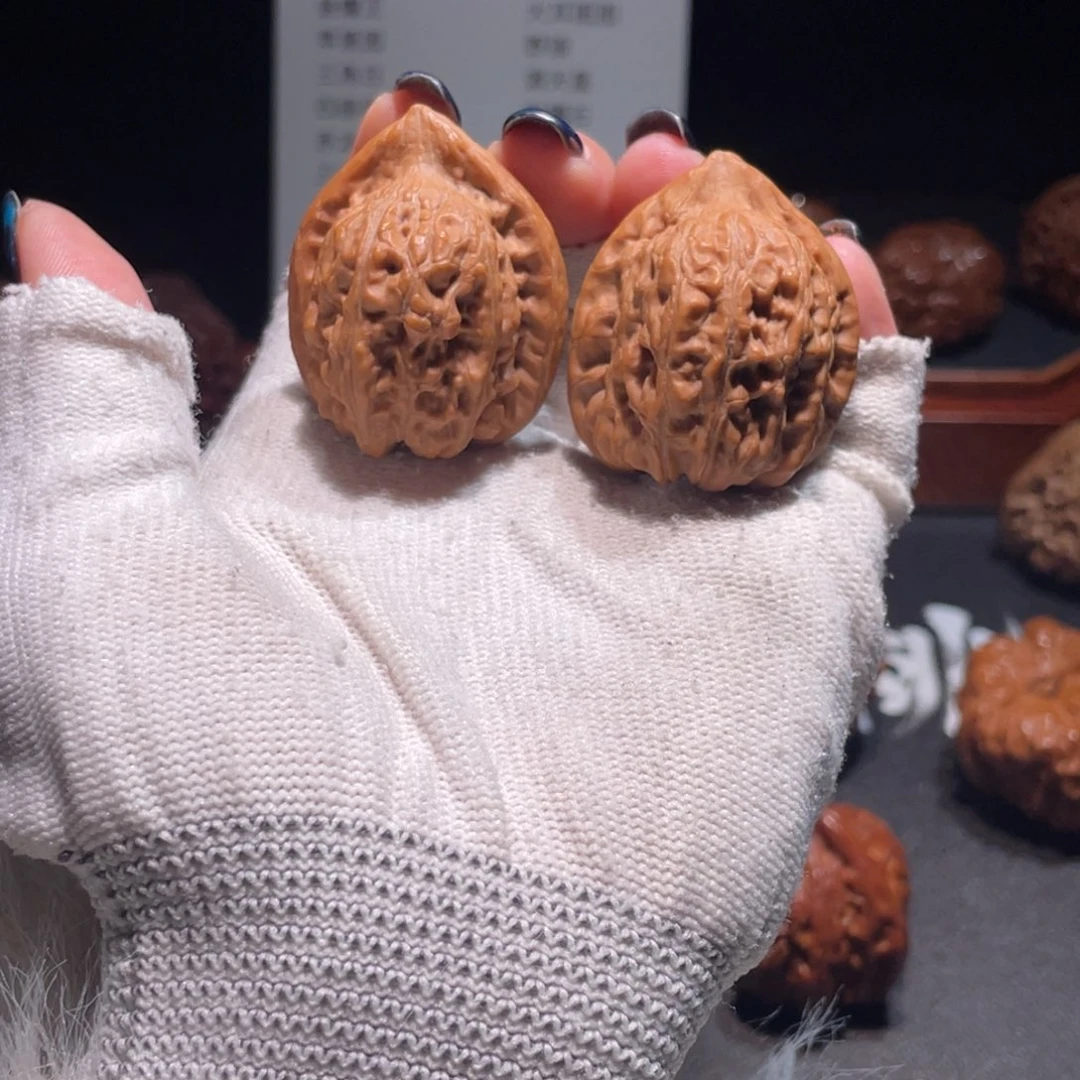 z***y吊坠文玩核桃32.35.37赤龙5178