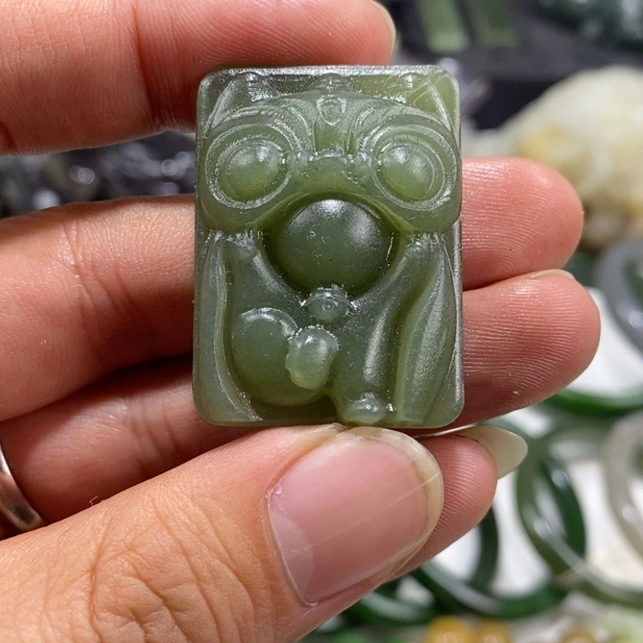 和田玉未镶嵌车挂