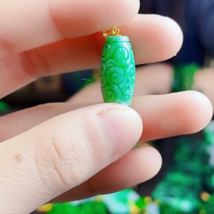 翡翠18K金镶嵌颈饰多样性