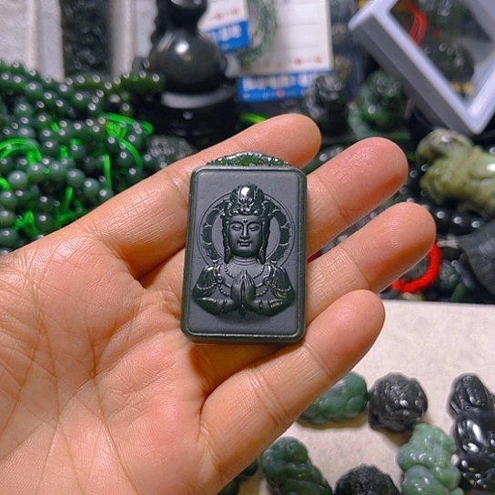 蛇纹石玉颈饰未镶嵌许*
