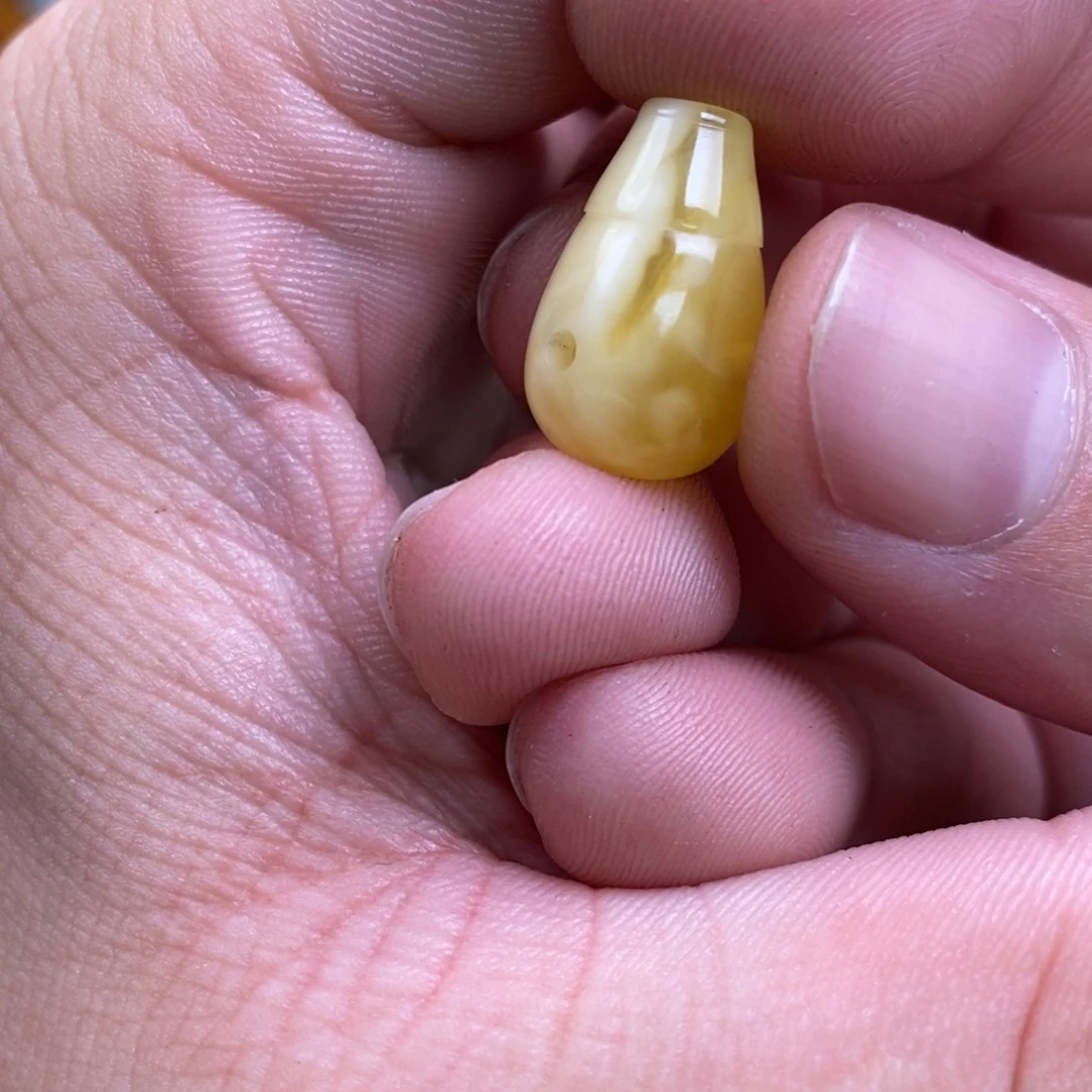 陈***气蜜蜡未镶嵌裸石配饰