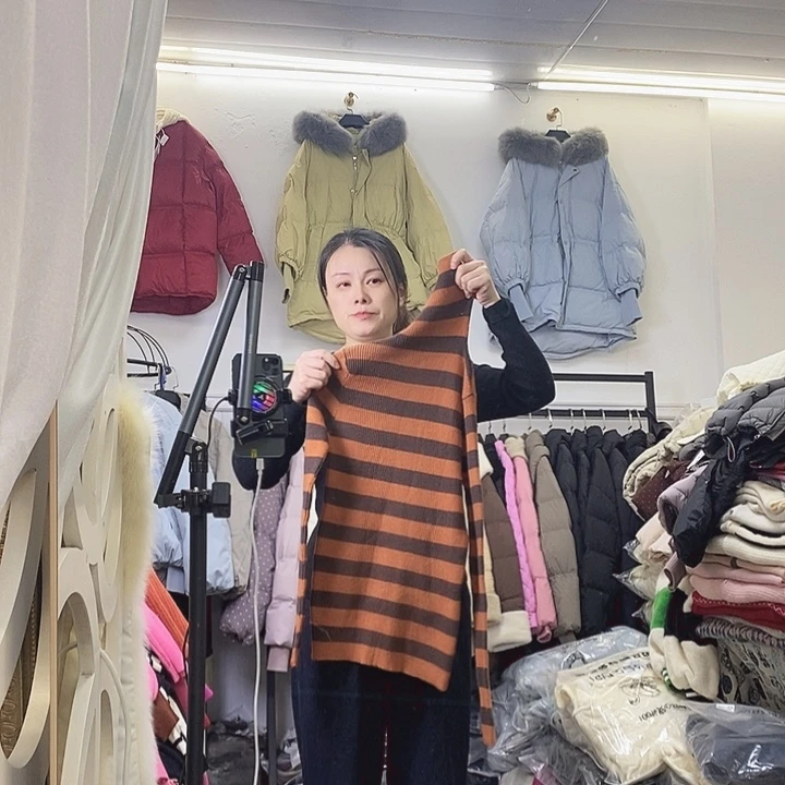 特价高领条纹毛衣