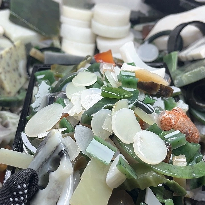 和田玉（糖玉）和田玉边角料9K金镶嵌菇*二