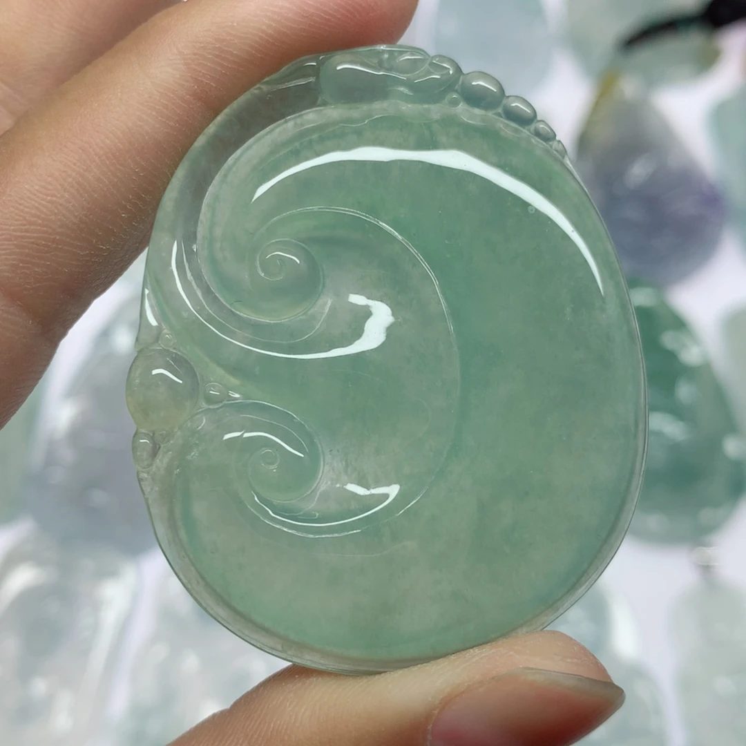 翡翠颈饰未镶嵌如意