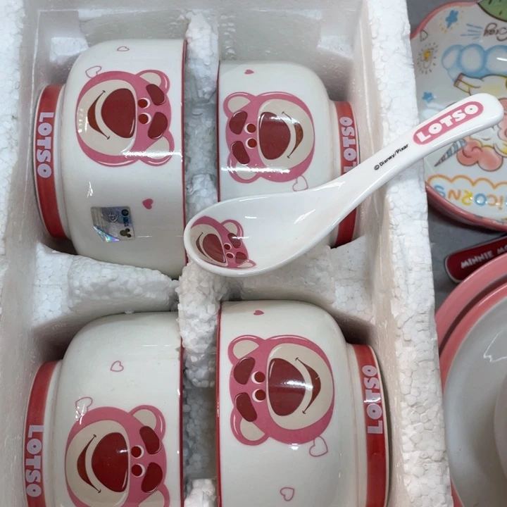 陶瓷草莓熊米饭碗四碗四勺