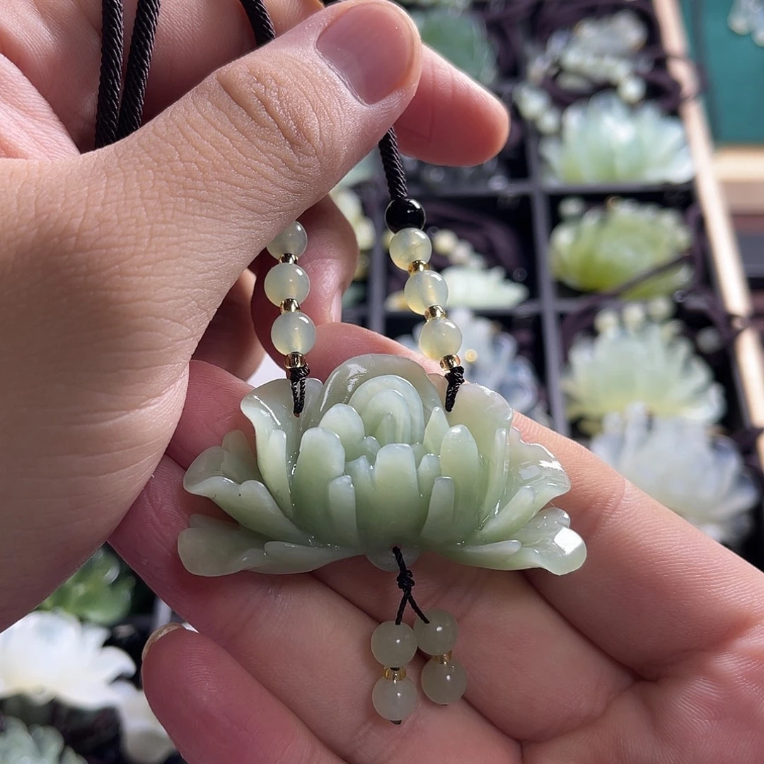 蛇纹石玉未镶嵌颈饰