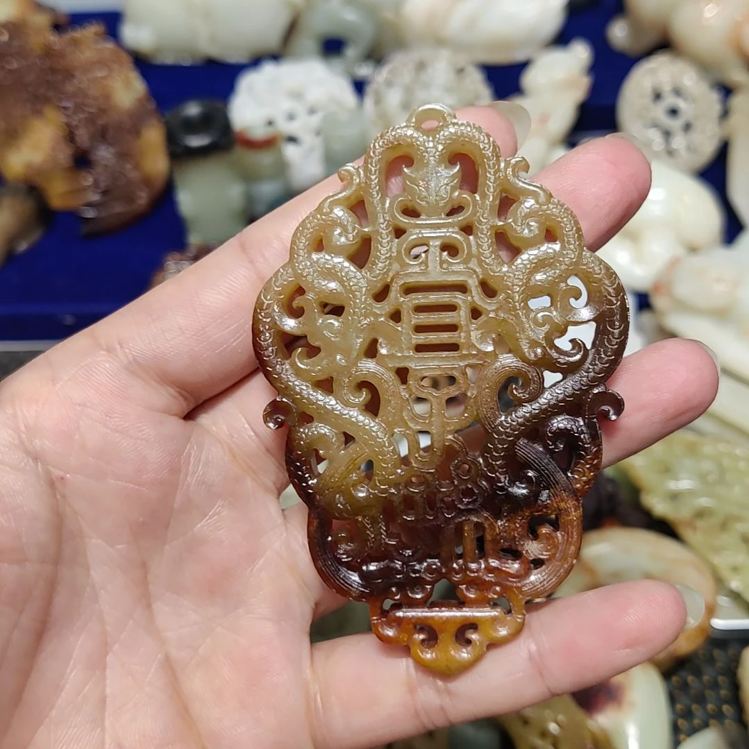 和田玉未镶嵌颈饰黄**原