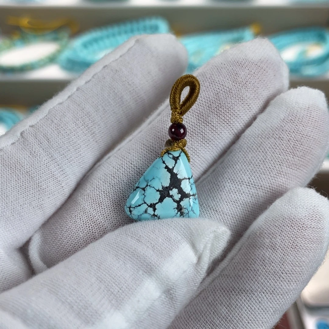 绿松石未镶嵌颈饰