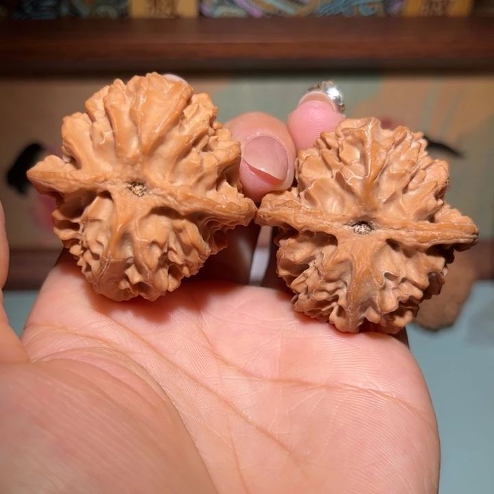 文玩核桃吊坠苹果园