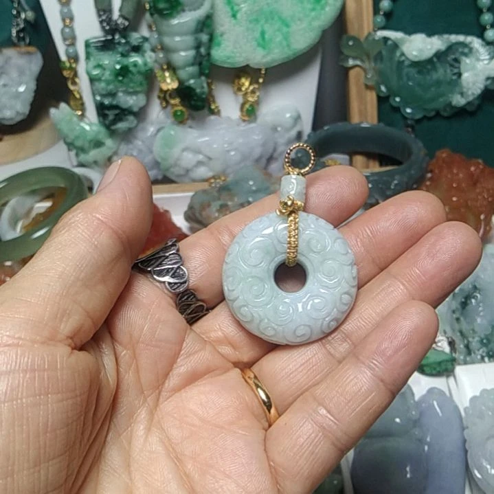 翡翠吊坠(赠链)未镶嵌