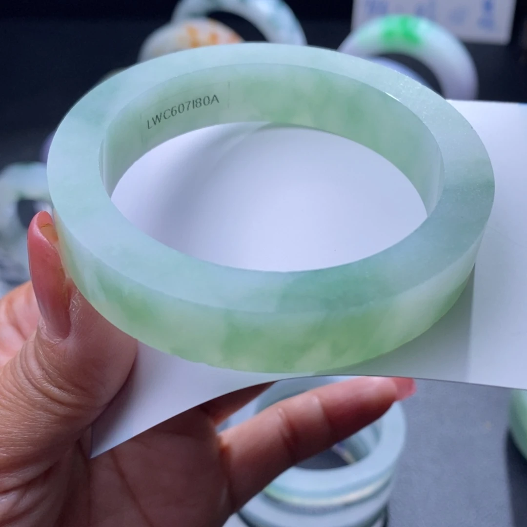 定制翡翠未镶嵌翡翠手镯