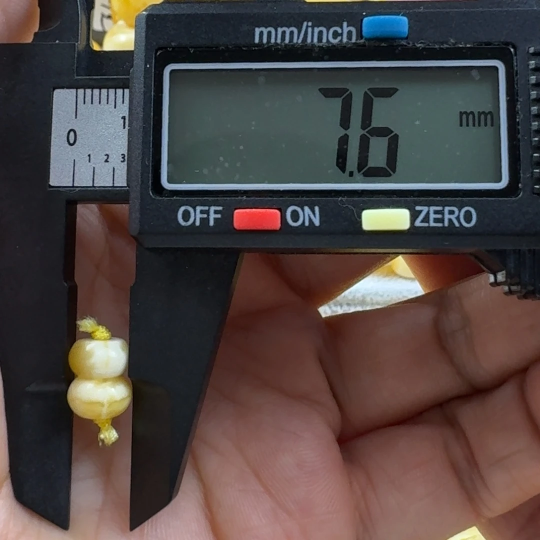 蜜蜡未镶嵌裸石12杂