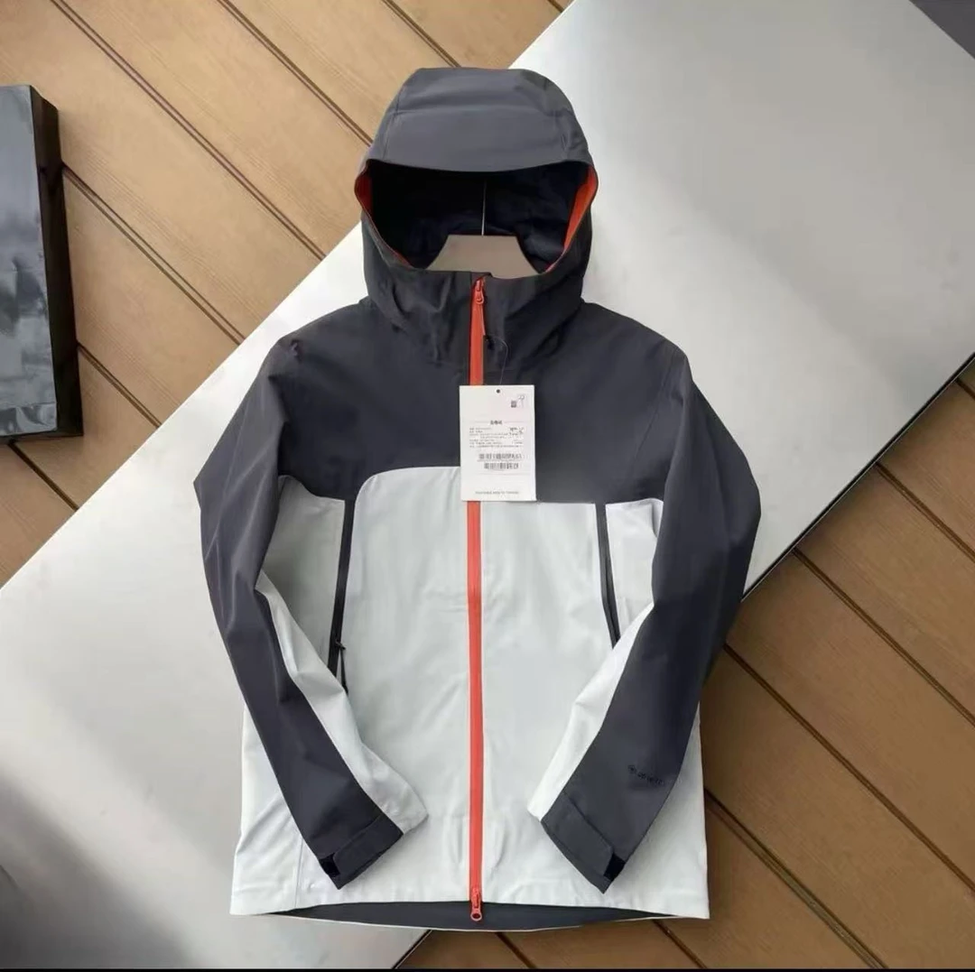 【付09】硬壳连帽冲锋外套