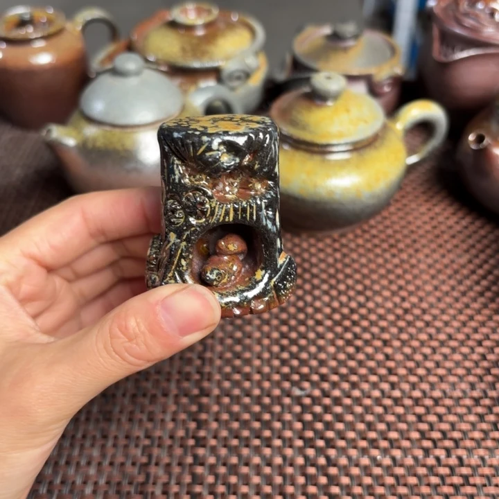 紫砂茶杯松鼠树桩