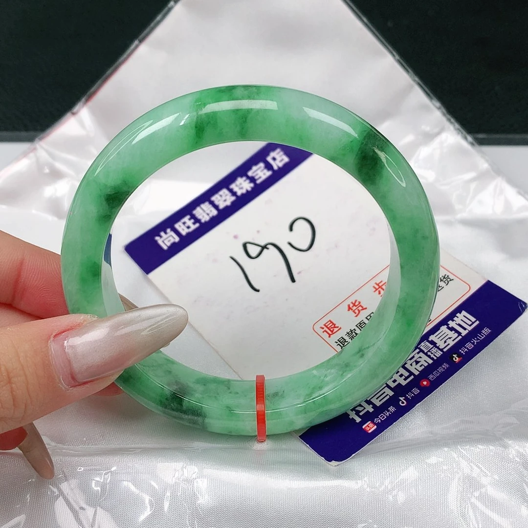 翡翠手镯未镶嵌翡翠12