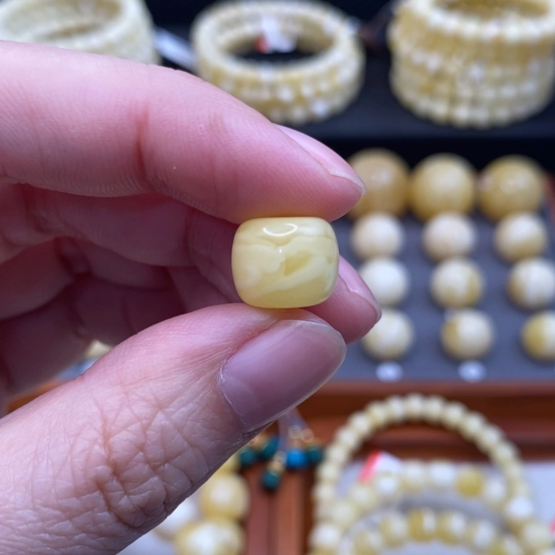 蜜蜡未镶嵌珠宝奇石12*10