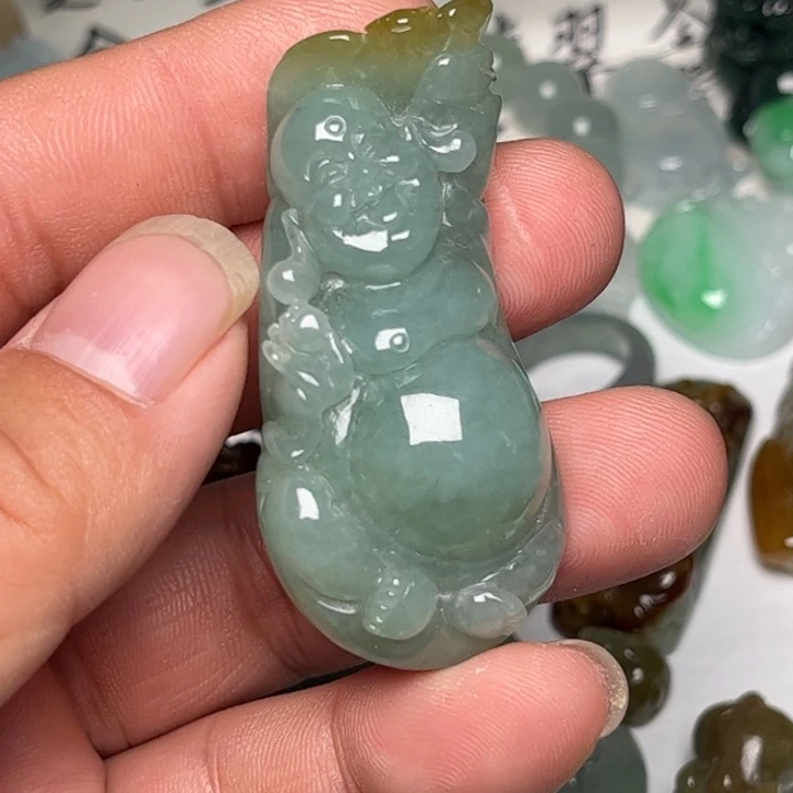 翡翠未镶嵌颈饰逍遥佛