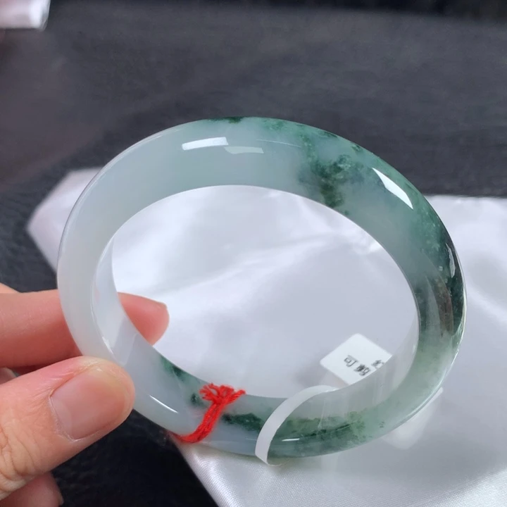 翡翠未镶嵌手镯