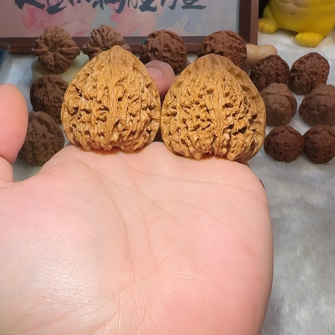 文玩核桃吊坠40.5三角疆
