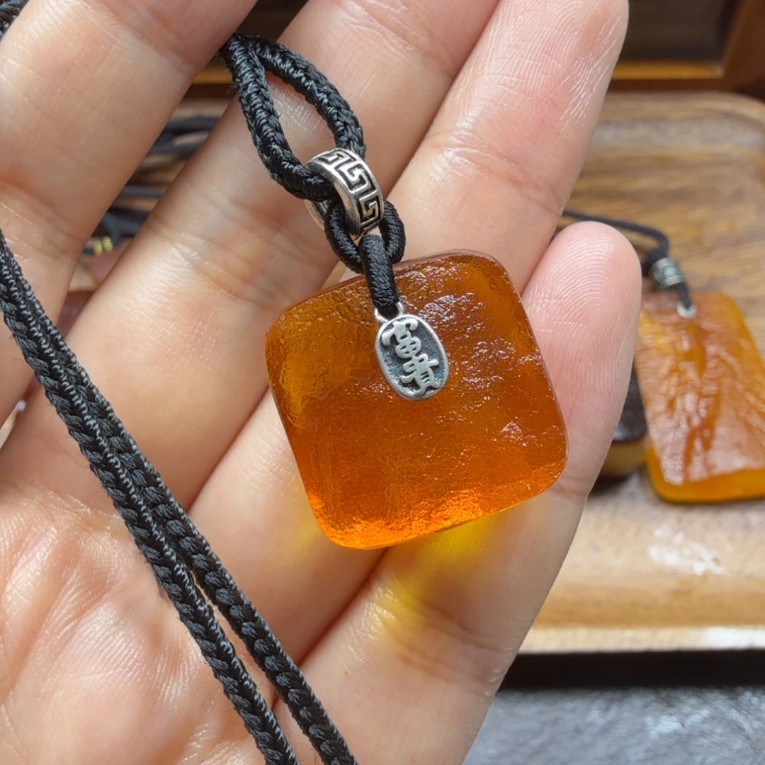 琥珀吊坠(赠链)未镶嵌