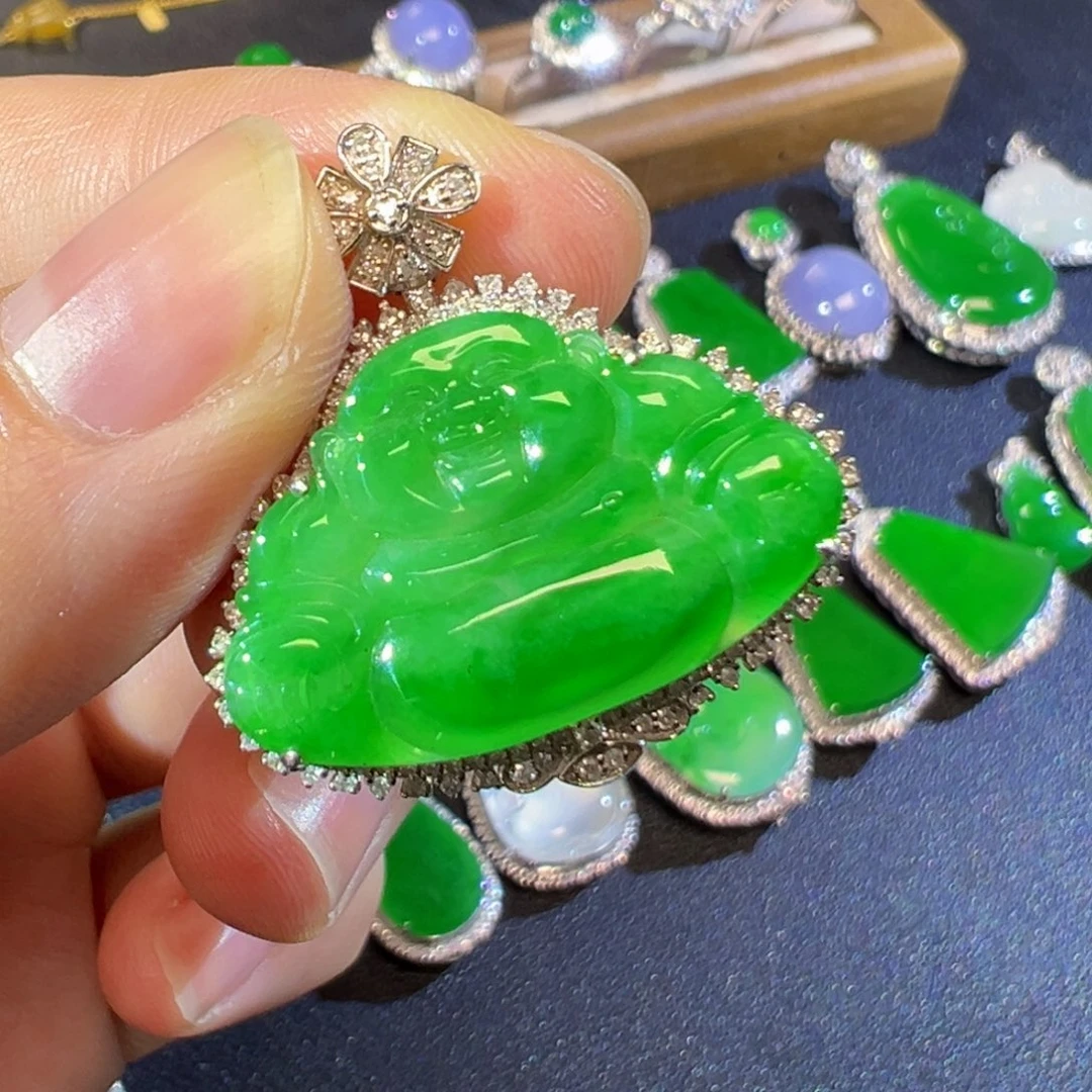 翡翠18K金镶嵌颈饰