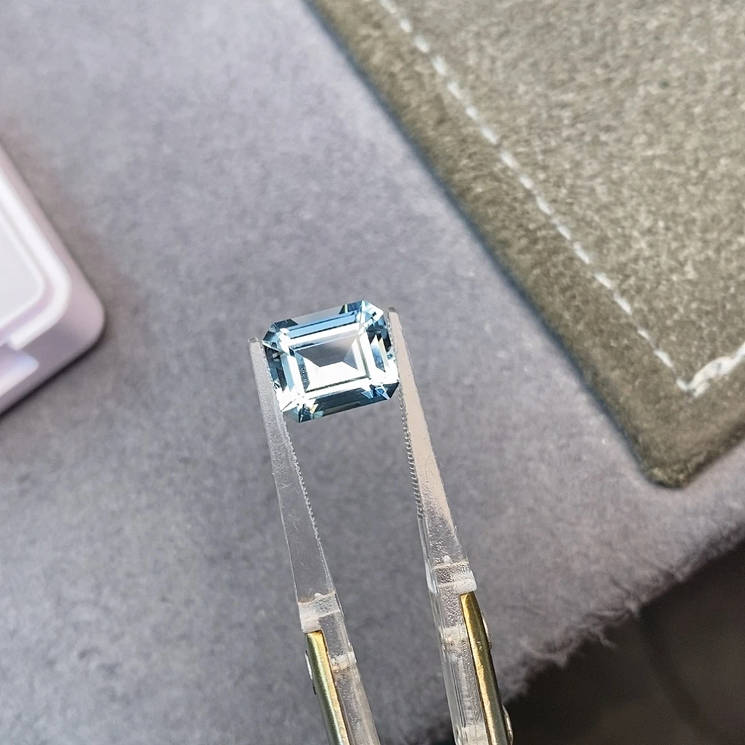 笔搁未镶嵌海蓝宝石3.84ct 圣玛利亚