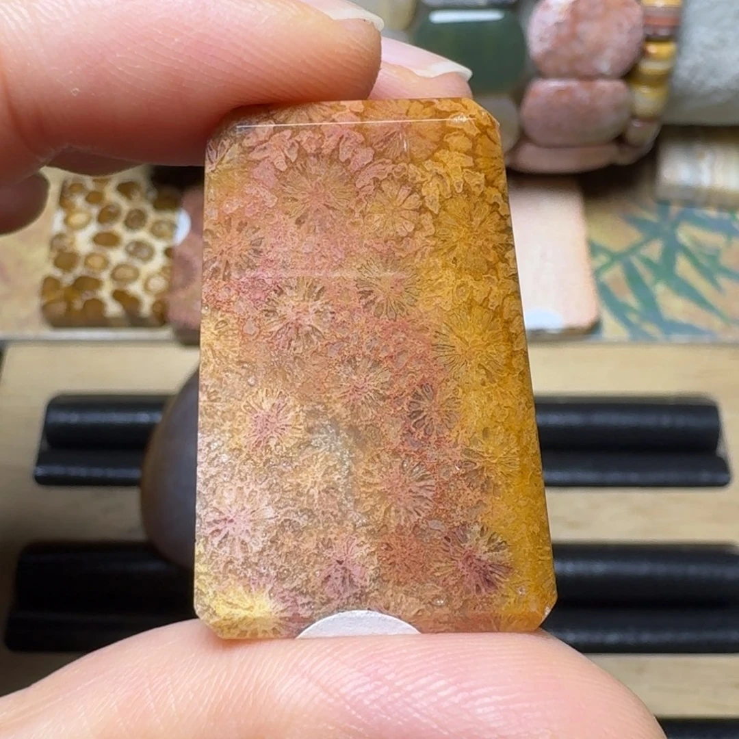 硅化玉紫红糖 有骨骼，可盘未镶嵌