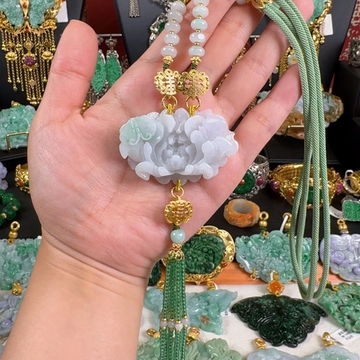 翡翠未镶嵌颈饰亏清