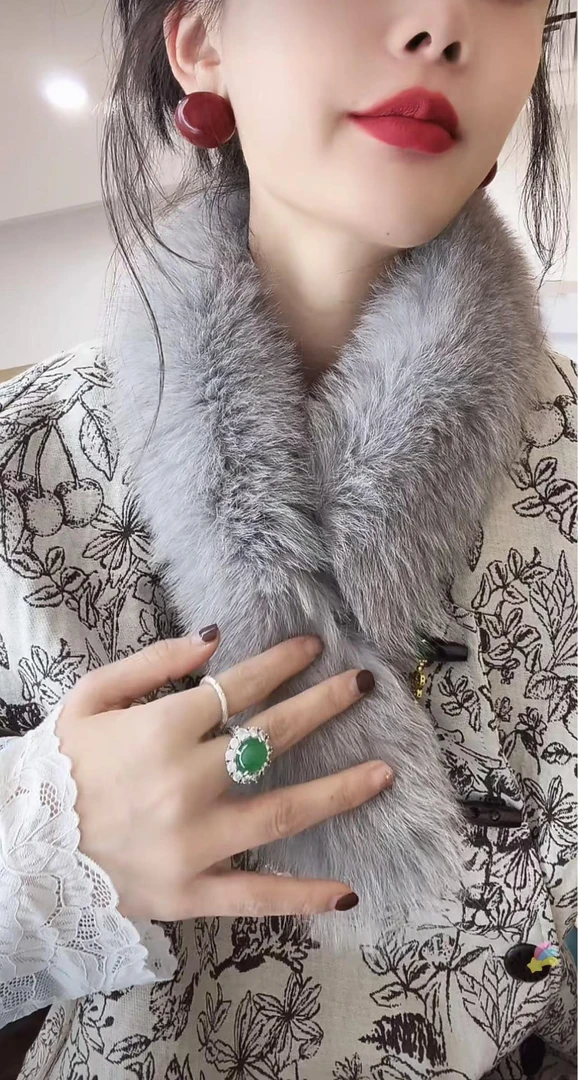 李豆儿 豆儿自留贵妇狐狸毛围脖