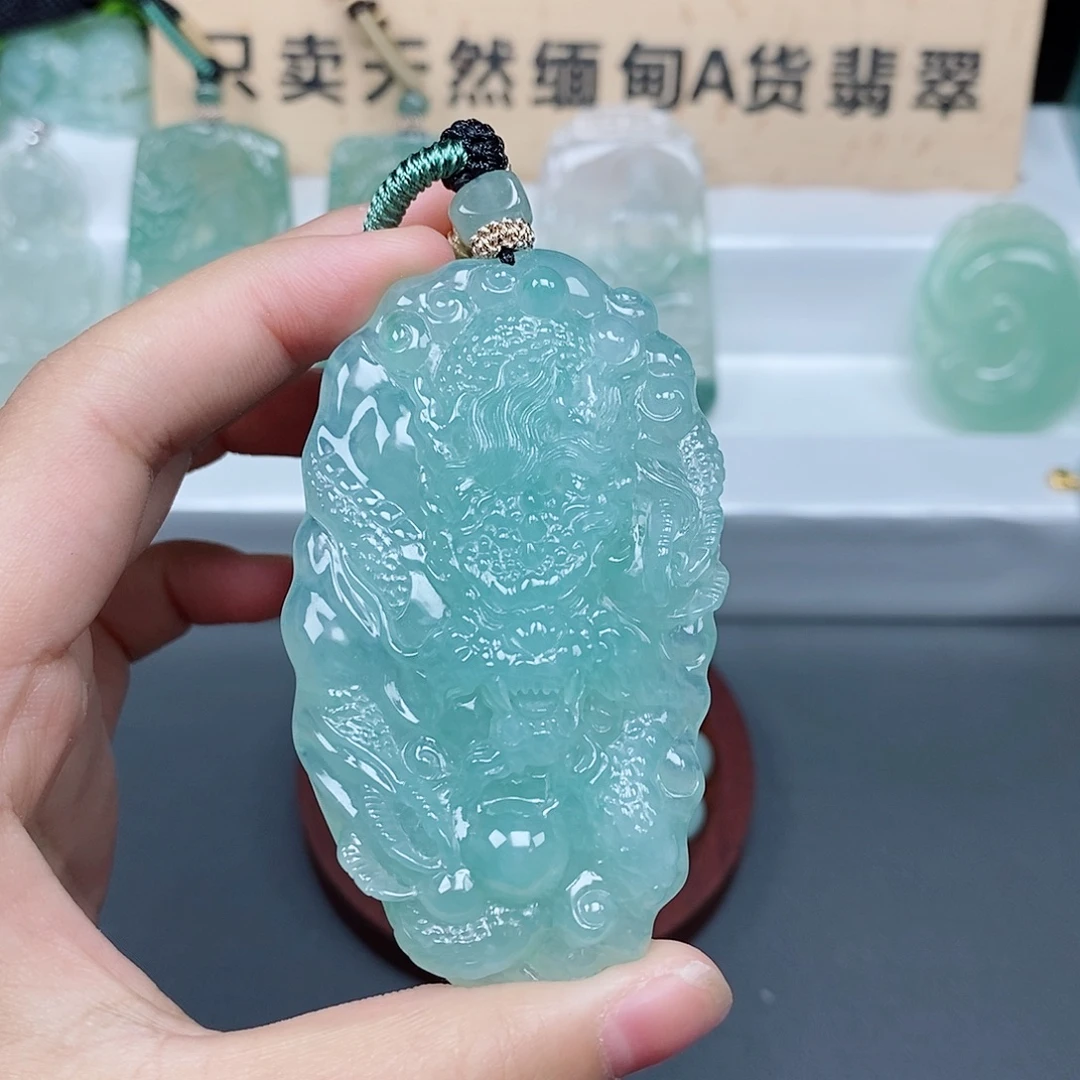 享***独颈饰未镶嵌翡翠翡翠