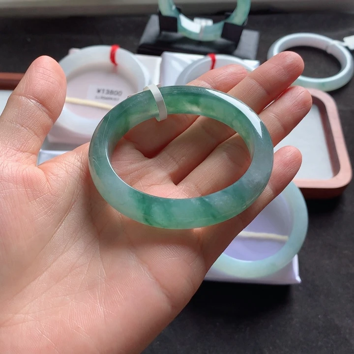 翡翠手镯未镶嵌手镯2