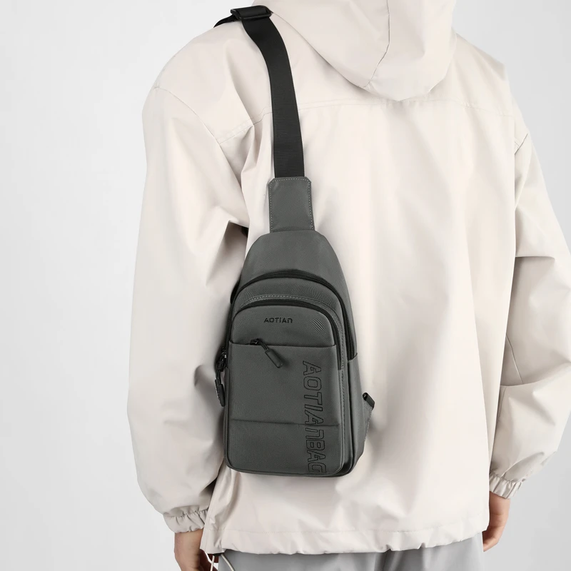 2025新款时尚男士胸包休闲潮流牛津布单肩包男斜挎包胸前包轻便