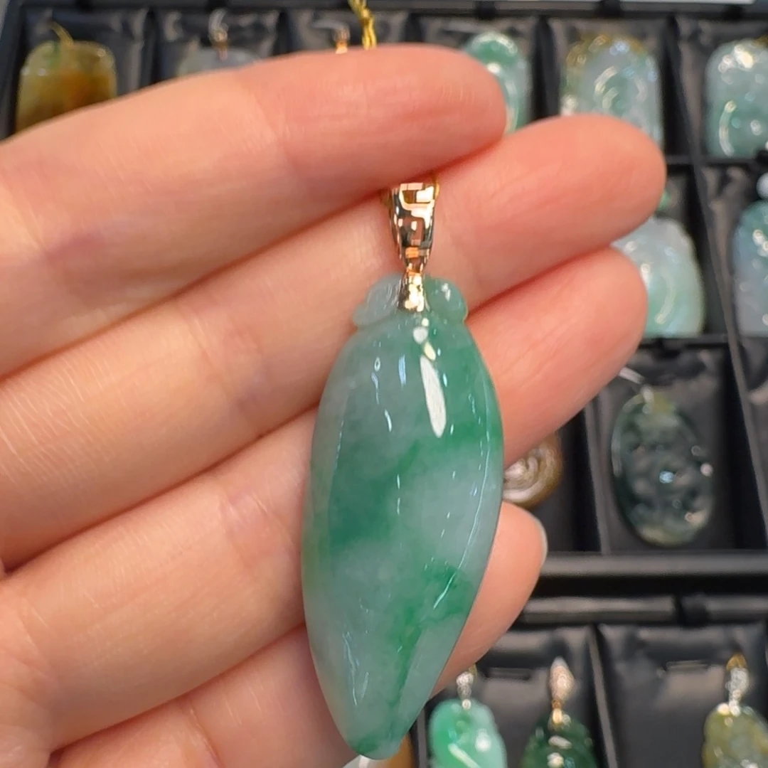 翡翠18K金镶嵌颈饰福瓜