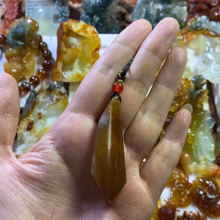 蛇纹石玉未镶嵌颈饰