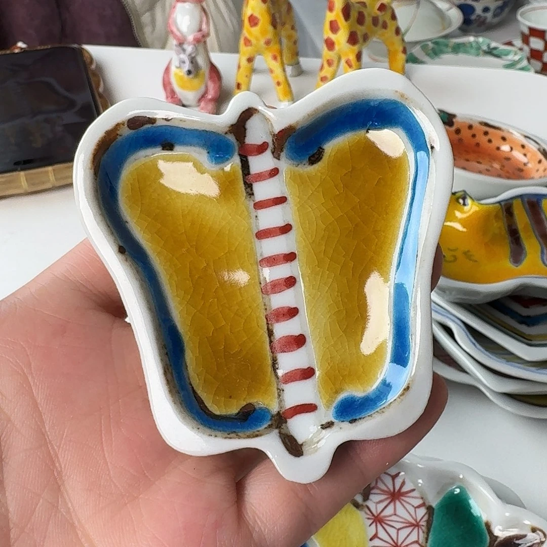 瓷片黄色小蝴蝶蘸料碟