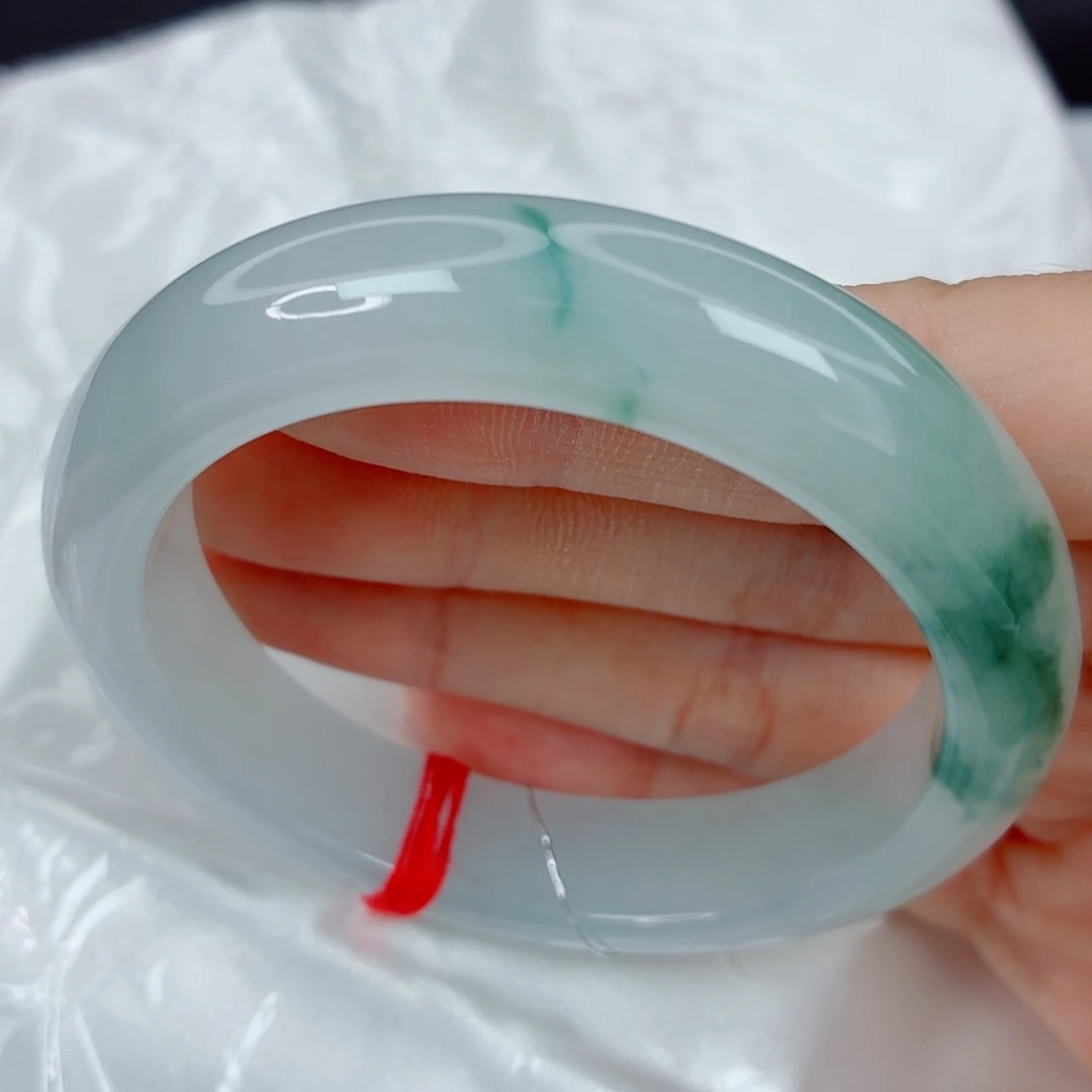 翡翠未镶嵌手镯52.8正圈，飘花灵动，冰润细腻