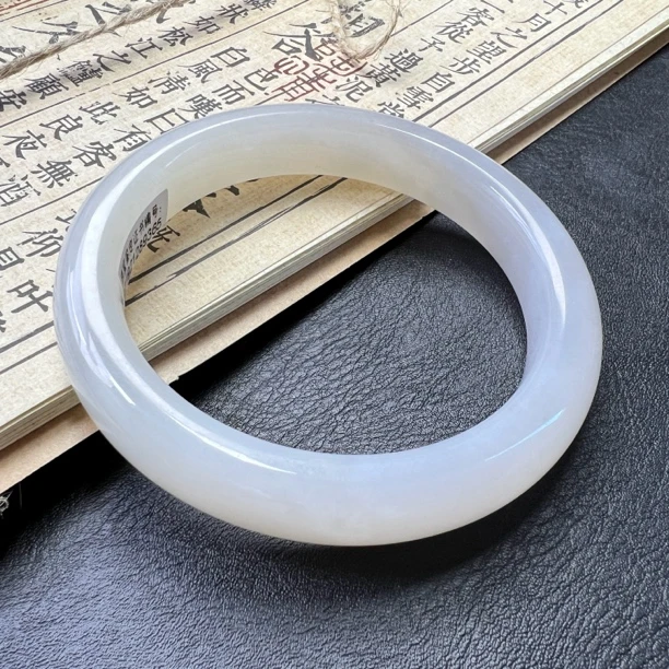 新店福利和田玉晴水镯