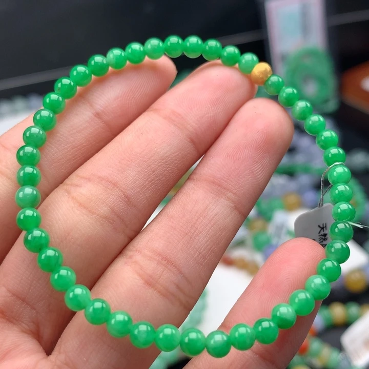 翡翠手镯未镶嵌卡