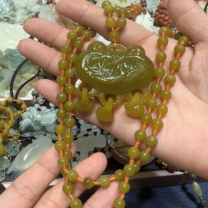 蛇纹石玉未镶嵌吊坠