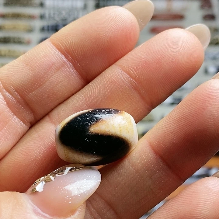 玛瑙/玉髓颈饰未镶嵌山*