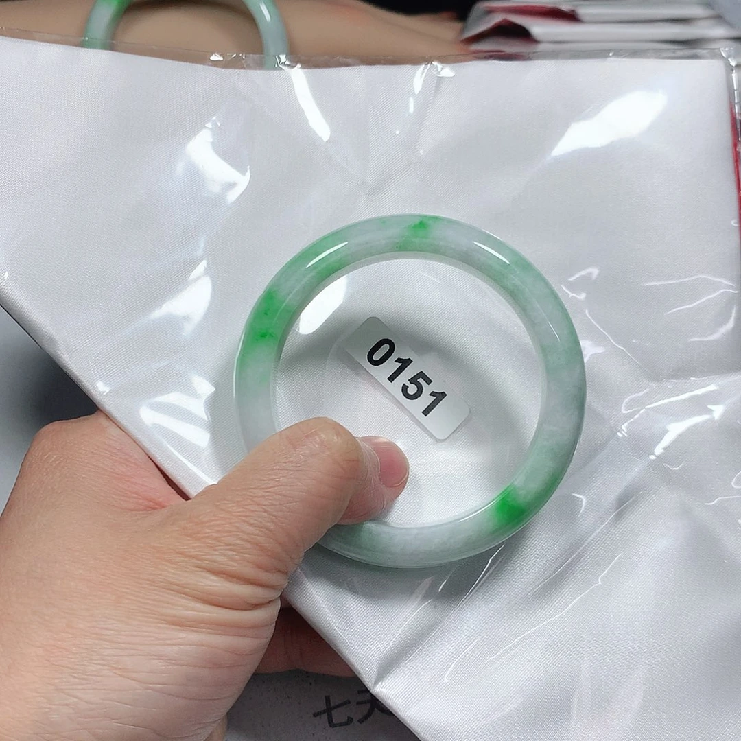 翡翠手镯未镶嵌天然缅甸A货翡翠手镯