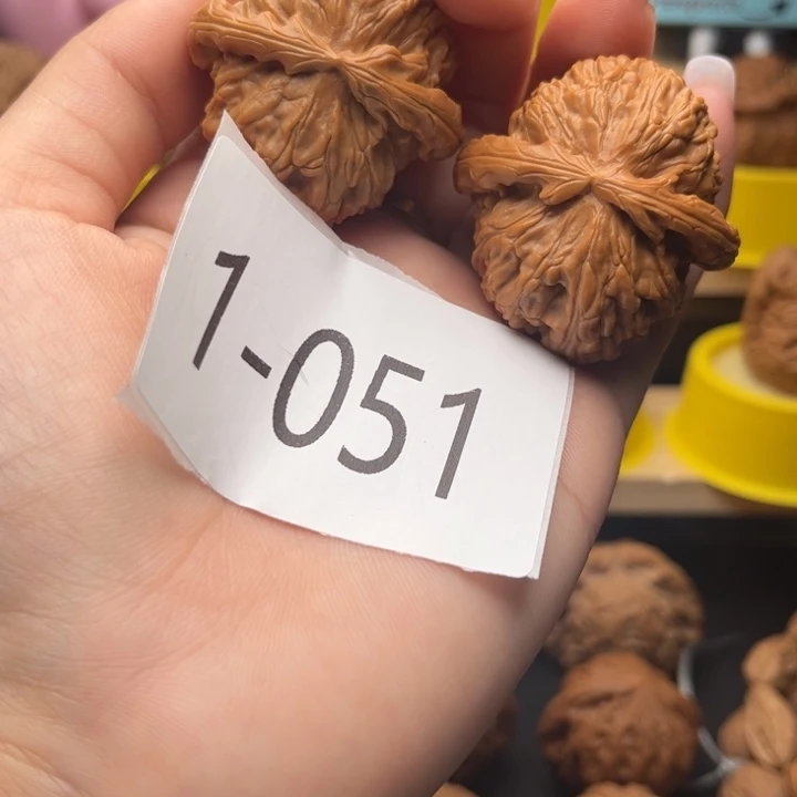 文玩核桃把件41白狮子1051
