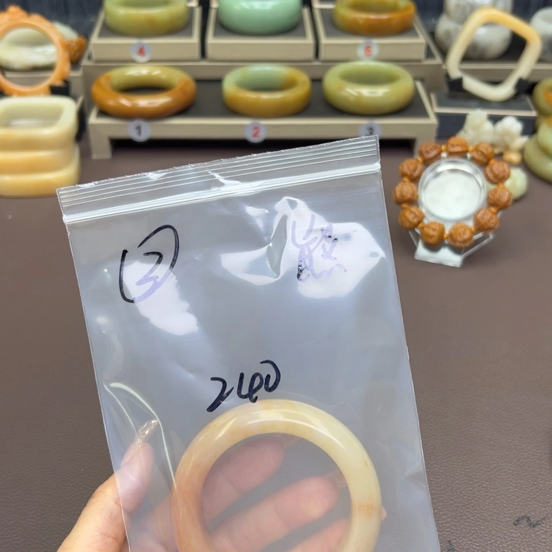 石英质玉手镯未镶嵌熊****s