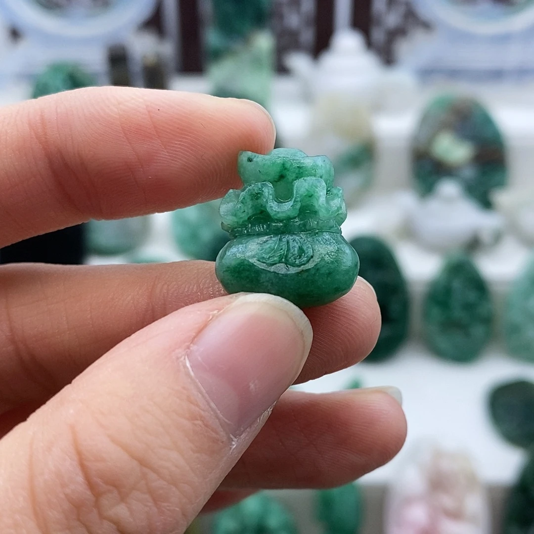 独山玉未镶嵌颈饰