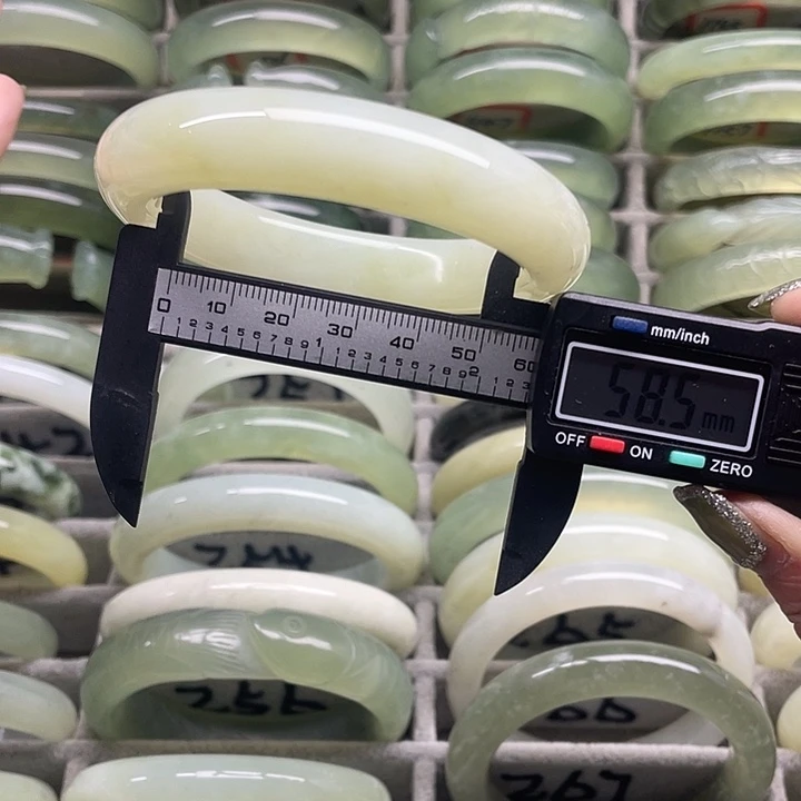 蛇纹石玉未镶嵌手镯268