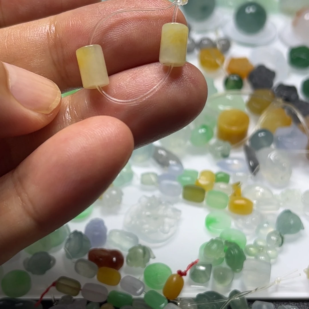 翡翠未镶嵌颈饰桶珠