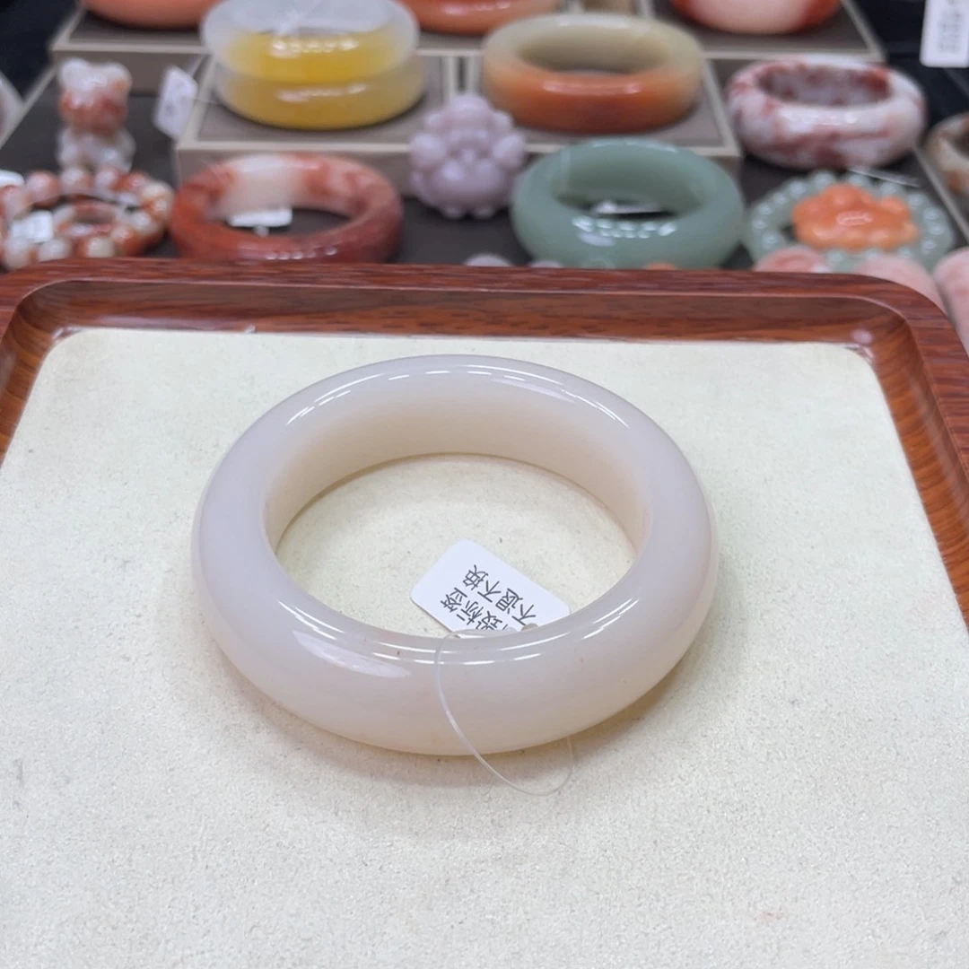 未镶嵌手镯石英岩玉
