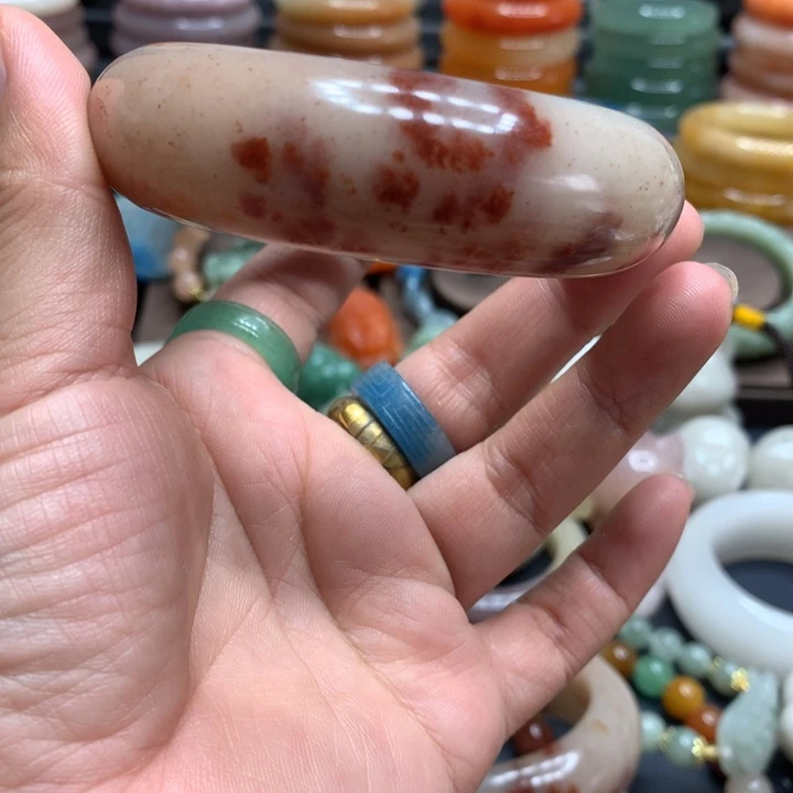 贵***涵石英岩玉合金颈饰